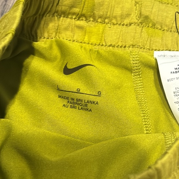 Nike Girls Green Large Loose Fit Shorts New With Tags - Picture 4 of 6